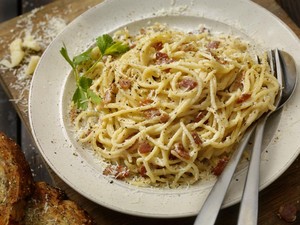 Resep Spaghetti Carbonara Creamy, Pakai Telur dan Keju Parut