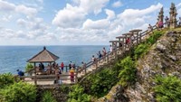 Akses Ekstrem Pantai Kelingking Bakal Dipermak, Tangga Rp 3,2 M Dibangun