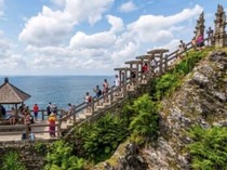 Tangga Permanen Pantai Kelingking Akan Dibangun, Anggaran Rp 3,2 M
