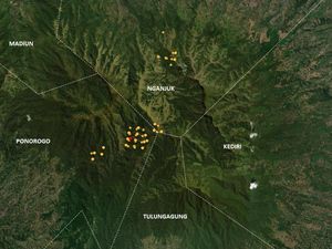 30 Titik Panas Terdeteksi di Gunung Wilis, Sisa Kebakaran Membara Lagi