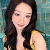 2. Yang Zi  dianggap sebagai salah satu ratu rating yang tak terbantahkan. Mulai dari Ashes of Love hingga Go Go Squid!, ia berulang kali membuat drama meraih kesuksesan besar. Selain populer, proyeknya selalu dipuji karena kualitasnya. Foto: Instagram @yangzi_aoao
