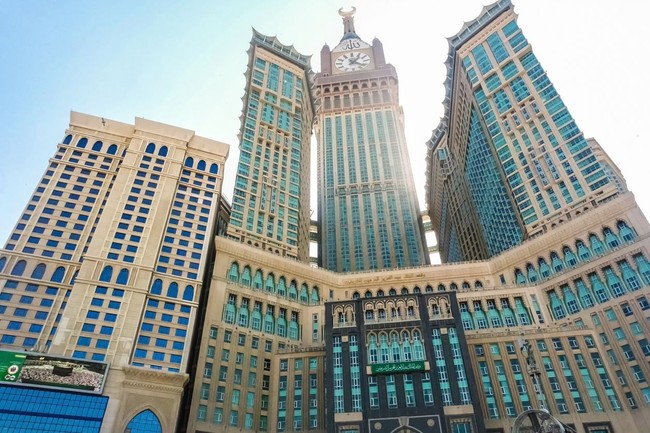 7 Gedung Terbesar di Dunia, Ada yang Punya Pantai!