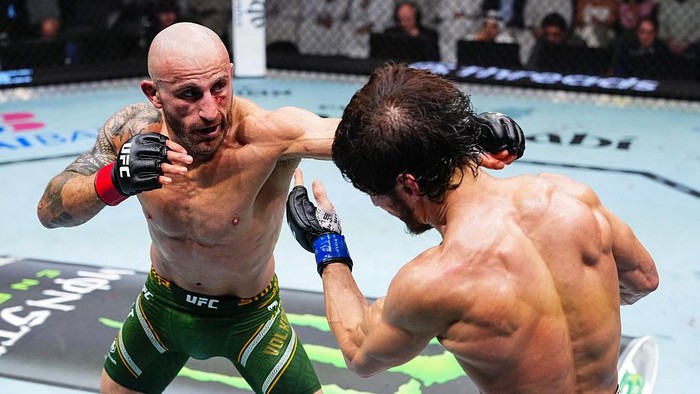 ABU DHABI, UNITED ARAB EMIRATES - OCTOBER 24: Alexander Volkanovski of Australia punches Movsar Evloev of Russia in the UFC featherweight championship fight during the UFC 333 event at Etihad Arena on October 24, 2026 in Abu Dhabi, United Arab Emirates.  (Photo by Jeff Bottari/Zuffa LLC)