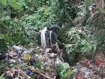Hindari Sepeda Motor, AmbulansTerjun ke Jurang 10 Meter di KBB