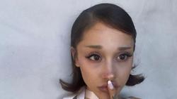 Lepas Kuncir Kuda, Ariana Grande Bikin Fans Heboh dengan Rambut Bob Pendek