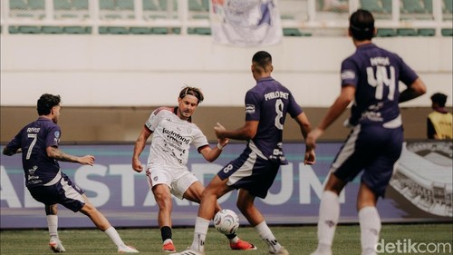 Bali United bermain imbang 1-1 melawan Persita Tangerang dalam pekan ketujuh Super League 2026/2027 di Banten Internasional Stadium, Minggu (25/10/2026). Bali United bermain imbang 1-1 melawan Persita Tangerang dalam pekan ketujuh Super League 2026/2027 di Banten Internasional Stadium, Minggu (25/10/2026).