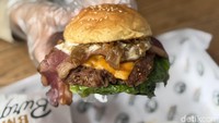 Gurih Juicy! Burger Cabin Style dari Bandung yang Kini Ada di Tangsel