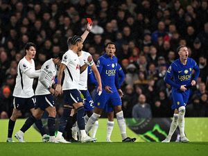 Chelsea Hobi Koleksi Kartu Merah