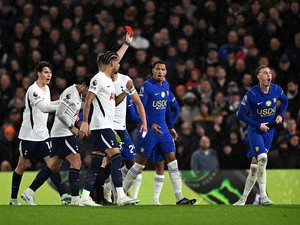 Chelsea Hobi Koleksi Kartu Merah