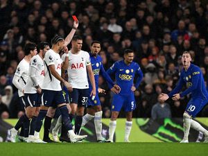 Video Apesnya Chelsea Saat Lawan Spurs: Lagi Kalah, Palmer Malah Kartu Merah