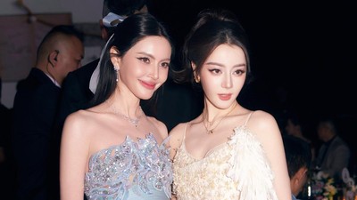 2 Ikon Asia Dilraba Dilmurat & Davika Pose Bareng, Cantiknya Bikin Terpana