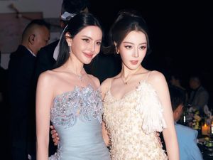2 Ikon Asia Dilraba Dilmurat & Davika Pose Bareng, Cantiknya Bikin Terpana