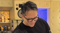 Demian dan Yulia Rachman diputus cerai Pengadilan Agama Jakarta Selatan pada 21 Februari 2013. Ada netizen yang julid, ada juga yang mendoakan kebersamaan ayah dan anak ini terus terjaga dan menjadi awal yang baik. (Foto: dok instagram Demian Aditya)