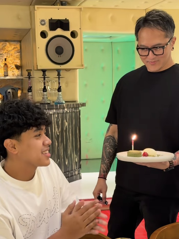 Demian Aditya merayakan ulang tahun.