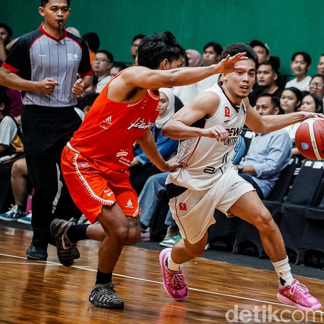 Dewa United Tekuk Pelita Jaya 61-59, Comeback Dramatis
