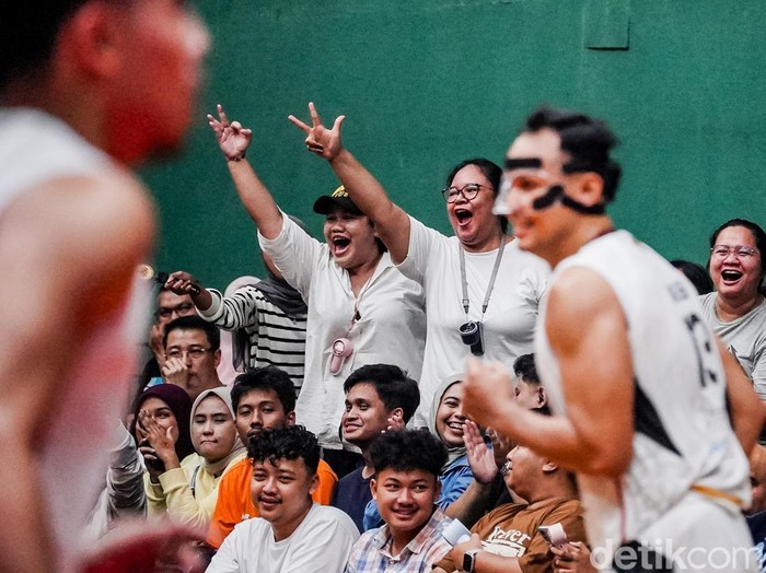 Dewa United Banten meraih kemenangan atas Pelita Jaya Jakarta dalam laga Grup B IBL All Indonesian 2026. Dewa United menang tipis dengan skor 61-59 di GOR Laga Tangkas, Bogor, Jawa Barat, Sabtu (24/10/2026).

Pelita Jaya mengawali pertandingan dengan menjaga keunggulan cukup jauh atas Dewa United. Namun, Dewa United perlahan memangkas ketertinggalan menjelang akhir kuarter kedua.