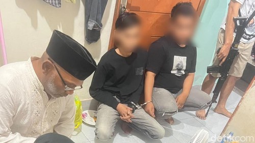 Ditresnarkoba Polda NTB tangkap lima orang mahasiswa sekaligus aktivis asal Bima, NTB, Jumat (23/10/2026).