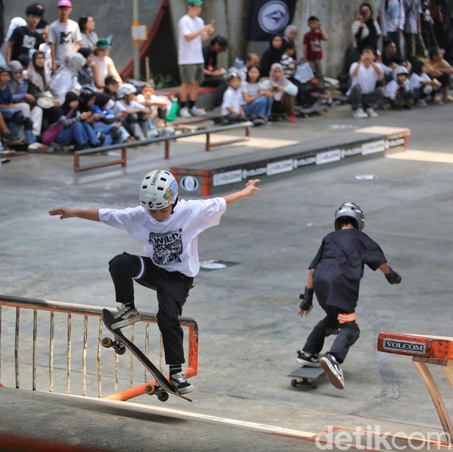 Dulu Kumuh, Kini Jadi Arena Skateboard Keren di Kolong Flyover Slipi