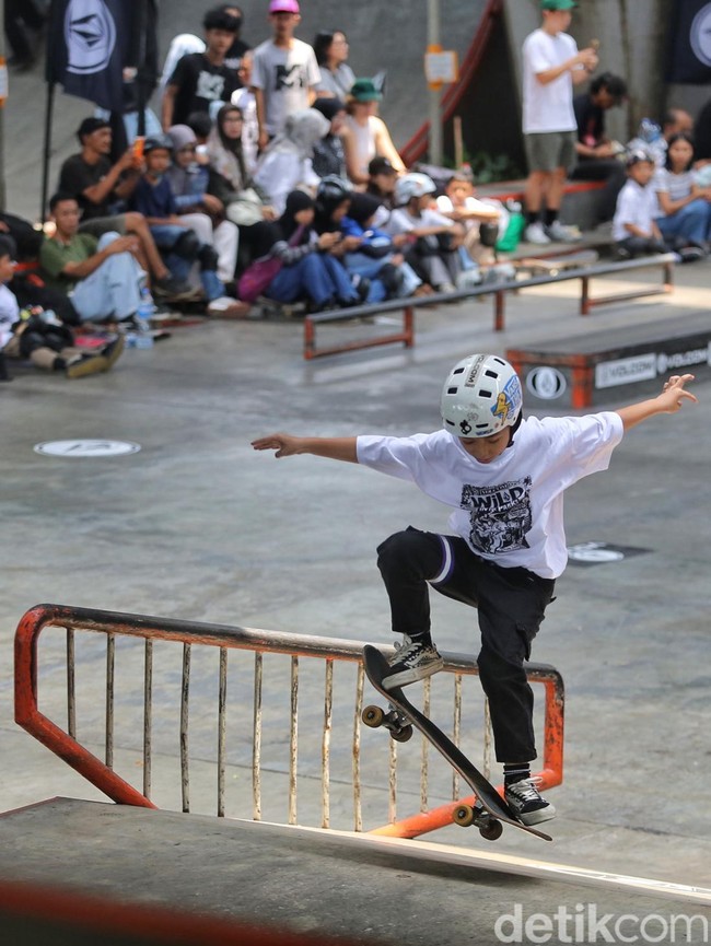 Dulu Kumuh, Kini Jadi Arena Skateboard Keren di Kolong Flyover Slipi