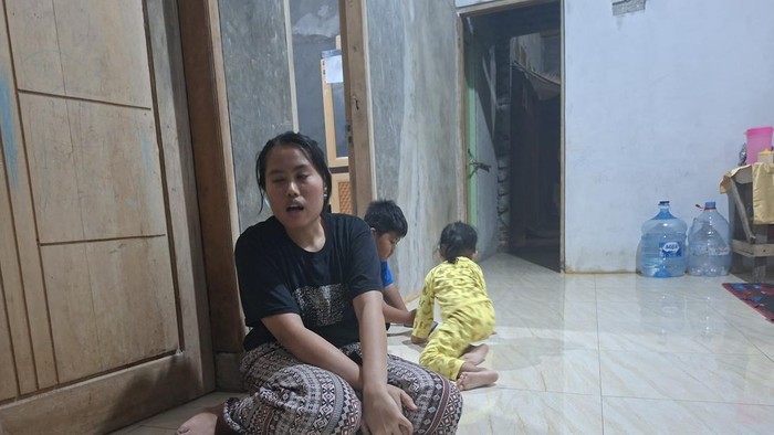 Ewis Hildayani (27),  anak dari Hasan Syukur, Ojol yang ditabrak BYD di Blok M Jakarta Selatan.