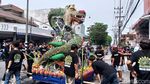 Naga dan Raksasa Meriahkan Festival Budaya Sedekah Bumi Tandes Surabaya Naga dan Raksasa Meriahkan Festival Budaya Sedekah Bumi Tandes Surabaya