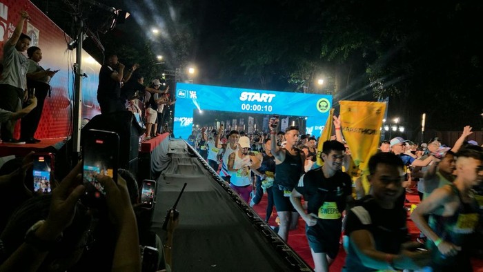 Flag off Jakarta Running Festival kategori full marathon (Taufik/detikcom)