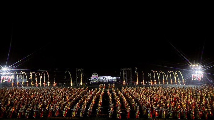 Gandrung Sewu 2026 Pertunjukan seni tari kolosal Gandrung Sewu 2026 digelar Sabtu (24/10) di Pantai Boom Banyuwangi