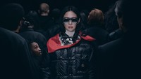 Jennie BLACKPINK Jadi Wajah Moncler, Pakai Jaket Gunung Ikonik dari 1952