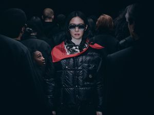 Jennie BLACKPINK Jadi Wajah Moncler, Pakai Jaket Gunung Ikonik dari 1952