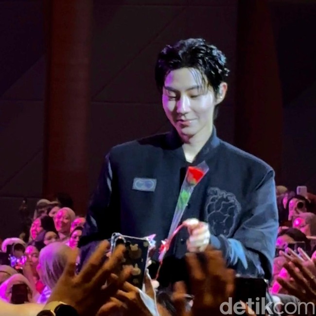 Hwang In Youp Buktikan Diri Jadi King of Fanservice di Jakarta