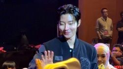 Hwang In Youp Buktikan Diri Jadi King of Fanservice di Jakarta