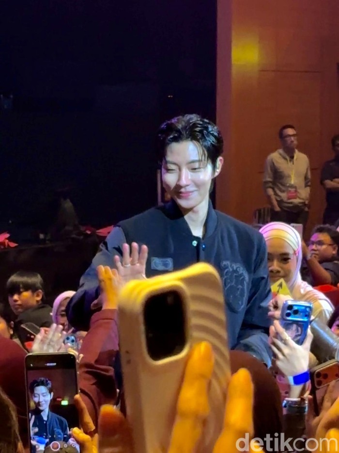 Aktor Korea Hwang In Youp dalam acara HWANG IN YOUP FANMEETING TOUR [To you] in JAKARTA pada Sabtu (24/10/2026) malam di Jakarta Concert Hall at MNC Center, Jakarta Pusat.