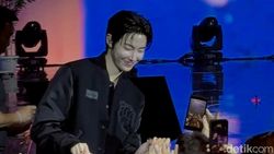 Hwang In Youp Buktikan Diri Jadi King of Fanservice di Jakarta