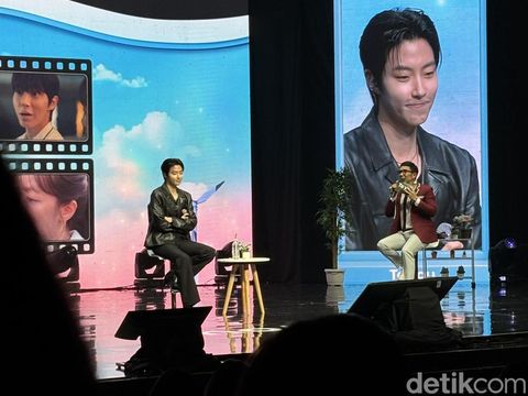 Aktor Korea Hwang In Youp dalam acara HWANG IN YOUP FANMEETING TOUR [To you] in JAKARTA pada Sabtu (24/10/2026) malam di Jakarta Concert Hall at MNC Center, Jakarta Pusat.
