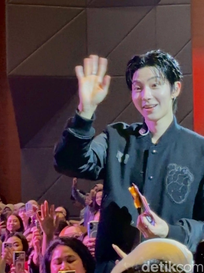 Aktor Korea Hwang In Youp dalam acara HWANG IN YOUP FANMEETING TOUR [To you] in JAKARTA pada Sabtu (24/10/2026) malam di Jakarta Concert Hall at MNC Center, Jakarta Pusat.