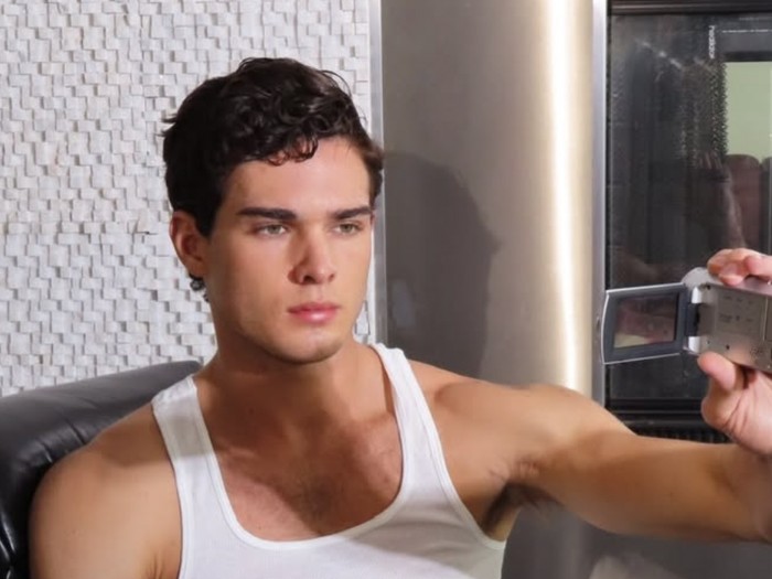 Influencer looksmaxxing Clavicular
