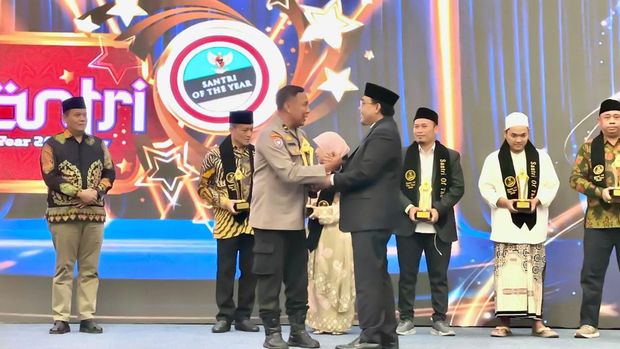 Ipda Purnomo dan Wakil Ketua MPR Jazilul Fawaid (Dok. Istimewa)