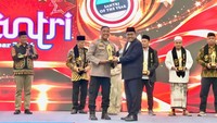 Ipda Purnomo Raih Penghargaan Santri Bhayangkara Inspiratif 2026