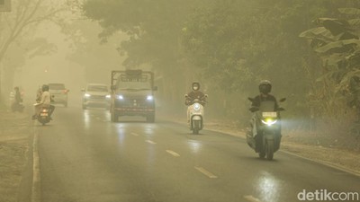 Kabut Asap Makin Pekat, Aktivitas Warga Kuala Kapuas Terganggu