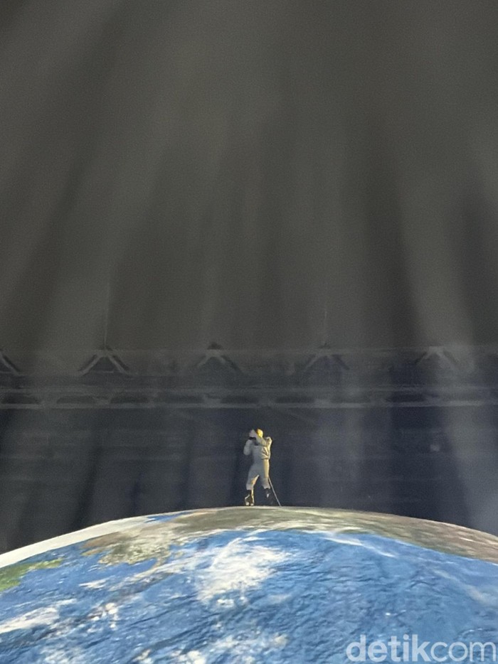 Kanye West tampil dalam Ye Live in Jakarta di Stadion Utama Gelora Bung Karno pada Sabtu (24/10/2026) malam.
