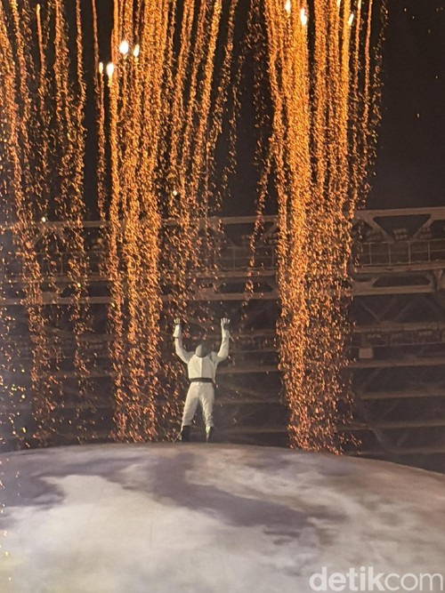 Kanye West tampil dalam Ye Live in Jakarta di Stadion Utama Gelora Bung Karno pada Sabtu (24/10/2026) malam.
