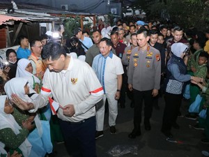 Polda Metro Salurkan 1.000 Paket Sembako untuk Warga Kampung Ambon Jakbar
