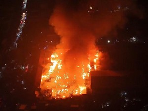 Kebakaran Hebat Landa Pasar Sentral Soppeng, 1 Orang Diamankan