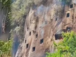 Karhutla Hanguskan Kuburan Batu di Tebing Baruppu Toraja Utara