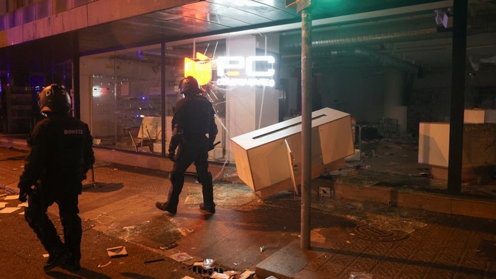 Aksi unjuk rasa yang melibatkan para pelajar berlangsung di Barcelona, Spanyol, pada Sabtu (24/10/2026). Demonstrasi tersebut diwarnai ketegangan, dengan sejumlah insiden yang terjadi di tengah berlangsungnya aksi massa di kawasan kota. REUTERS/Bruna Casas