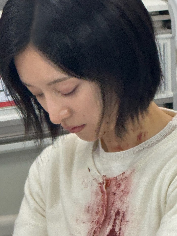 Kim Ji Won di belakang layar syuting drama Korea SBS Doctor X.
