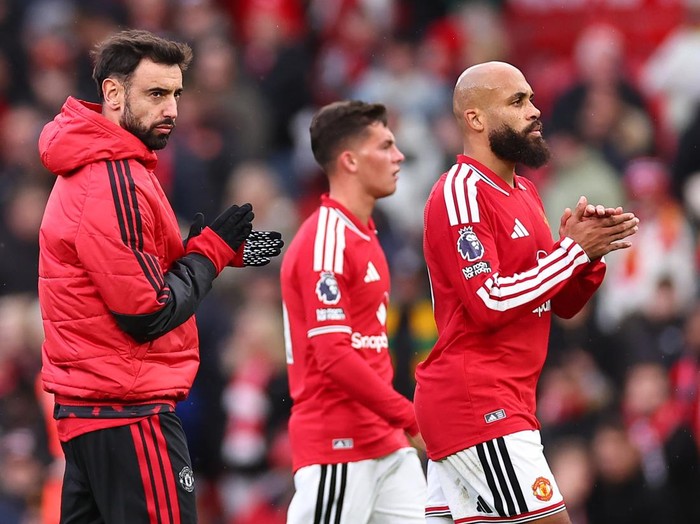 MANCHESTER, ENGLAND - OCTOBER 25: Bruno Fernandes of Manchester United  reacts at full time following the Premier League 2026/27 match between Manchester United and AFC Bournemouth at Old Trafford on October 25, 2026 in Manchester, United Kingdom. (Photo by Robbie Jay Barratt - AMA/Getty Images)