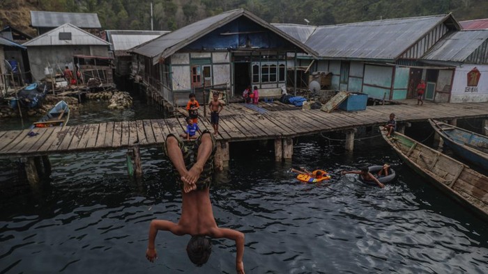 Mengintip Kehidupan Suku Bajo, Nelayan Tangguh dari Halmahera Selatan