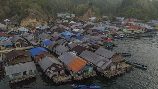 Mengintip Kehidupan Suku Bajo, Nelayan Tangguh dari Halmahera Selatan