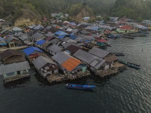 Mengintip Kehidupan Suku Bajo, Nelayan Tangguh dari Halmahera Selatan